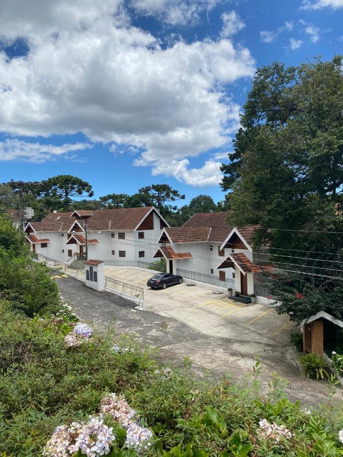 Apartamento Em Condominio Campos Do Jordao Bagian luar foto